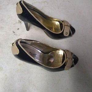 Used ladies shoes